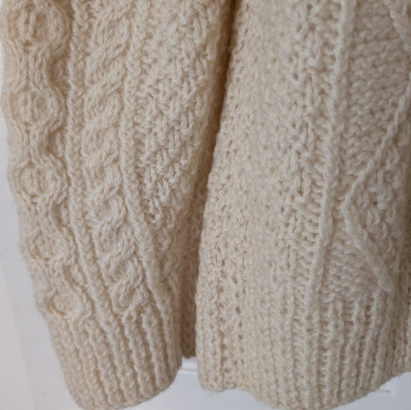 Irish 100% New Wool Fisherman Cable Knit Sweater. Carrais - Picture 3 of 7